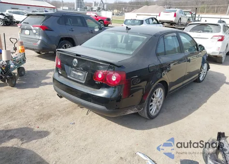 2008 Volkswagen Jetta Wolfsburg Edition z USA, uszkodzony, nr VIN 3VWRJ71K48M176889